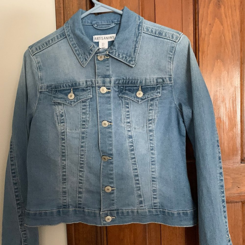 Artisan NY light washed jean jacket, size s, NWOT